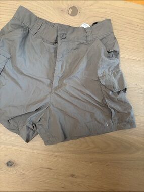 Women's Lightweight Cargo Athletic Shorts in Taupe